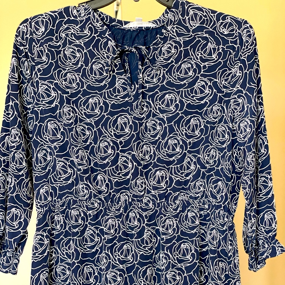 Down East classy preloved rose floral dress, worn once. Large.